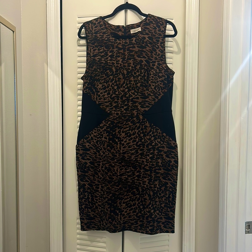 Turn heads in style with this stunning Calvin Klein cheetah print dress!
